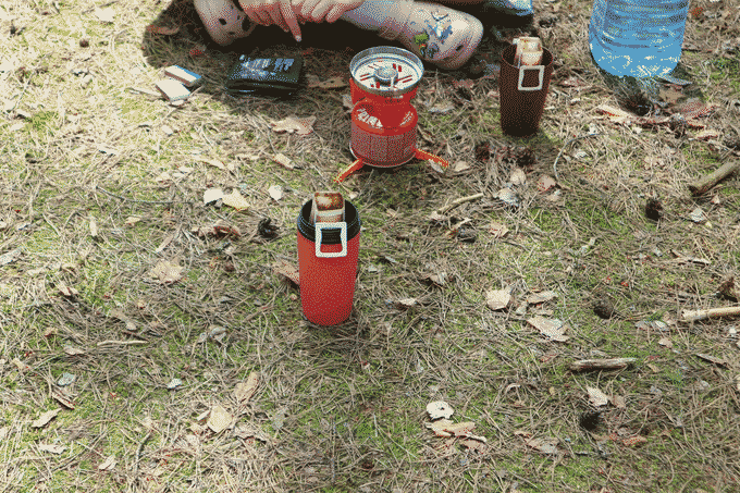Фотографія: Кавомани навіть на природі не можуть покинути своє головне задоволення!